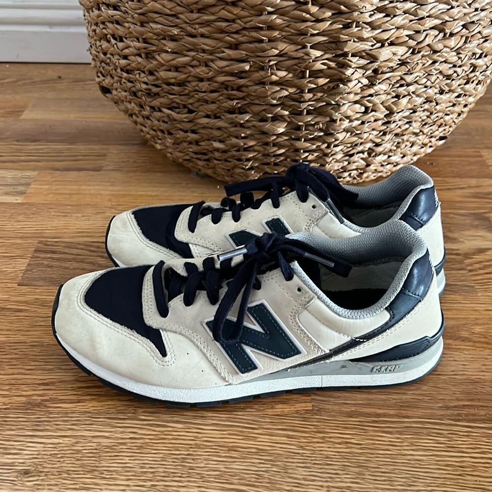 Women’s new balance figs, running shoe. Size 6.5. Good condition